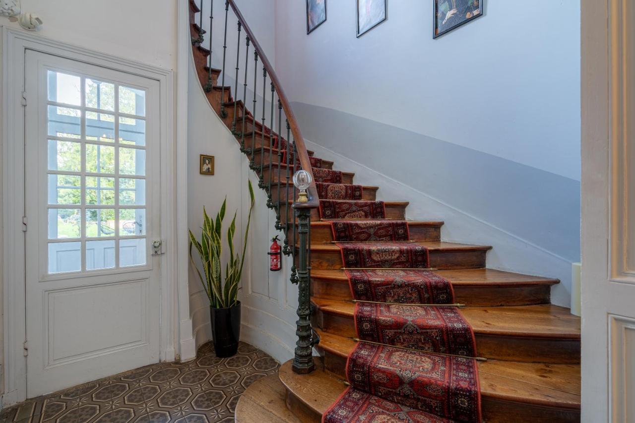 H De Surgeres Bed & Breakfast ภายนอก รูปภาพ