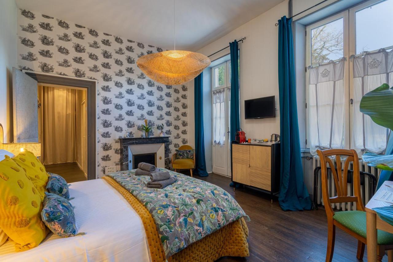 H De Surgeres Bed & Breakfast ภายนอก รูปภาพ