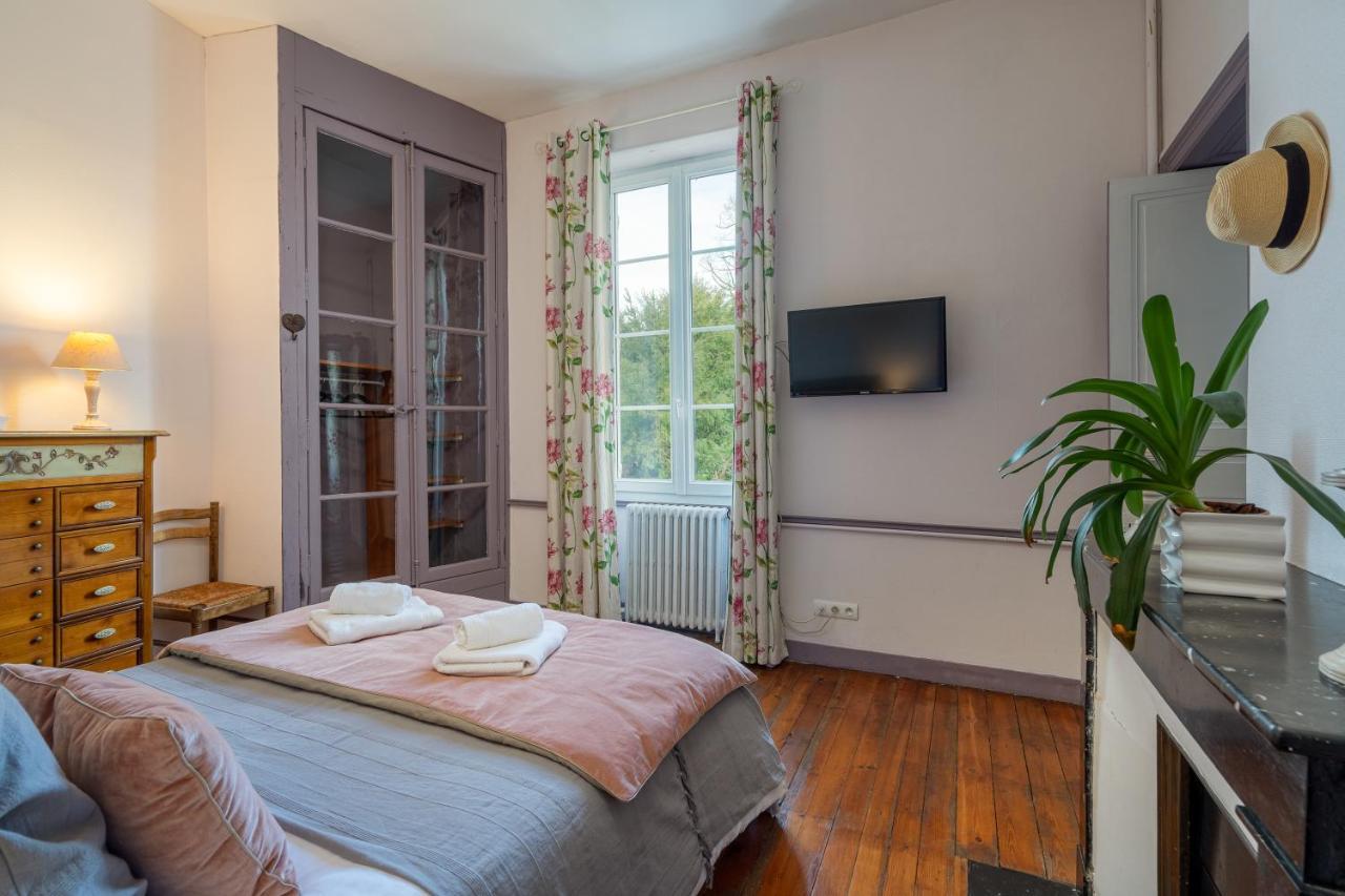 H De Surgeres Bed & Breakfast ภายนอก รูปภาพ