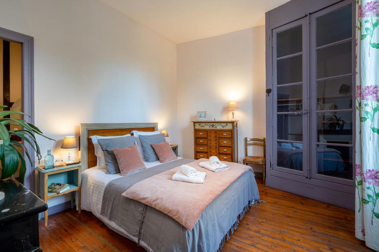 H De Surgeres Bed & Breakfast ภายนอก รูปภาพ