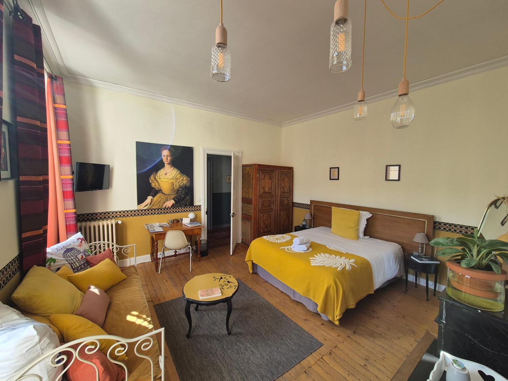 H De Surgeres Bed & Breakfast ภายนอก รูปภาพ