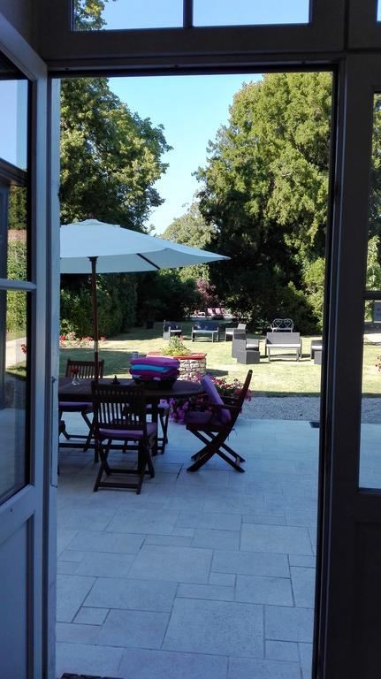 H De Surgeres Bed & Breakfast ภายนอก รูปภาพ